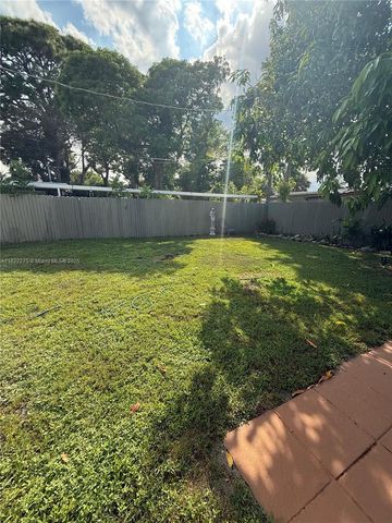 205 SW 21st Way, Fort Lauderdale, FL 33312