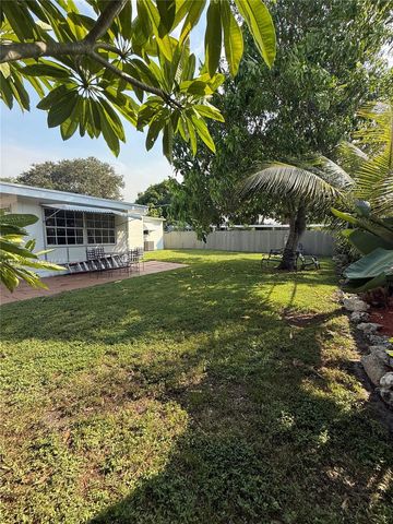 205 SW 21st Way, Fort Lauderdale, FL 33312