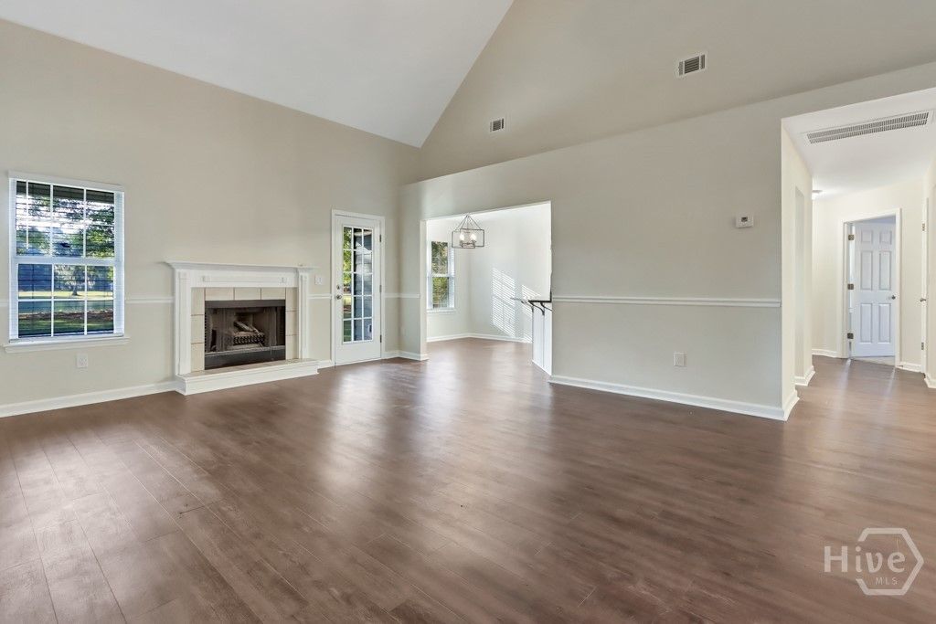 Image 12 of property listing at 114 Egrets Way Lane, Richmond Hill, GA 31324