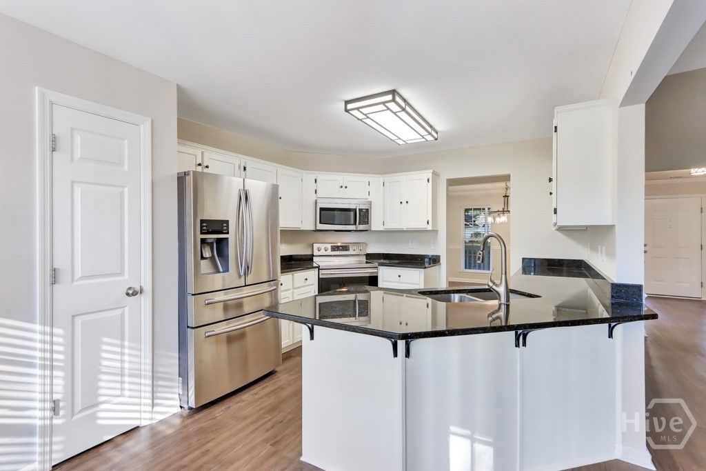 Image 17 of property listing at 114 Egrets Way Lane, Richmond Hill, GA 31324