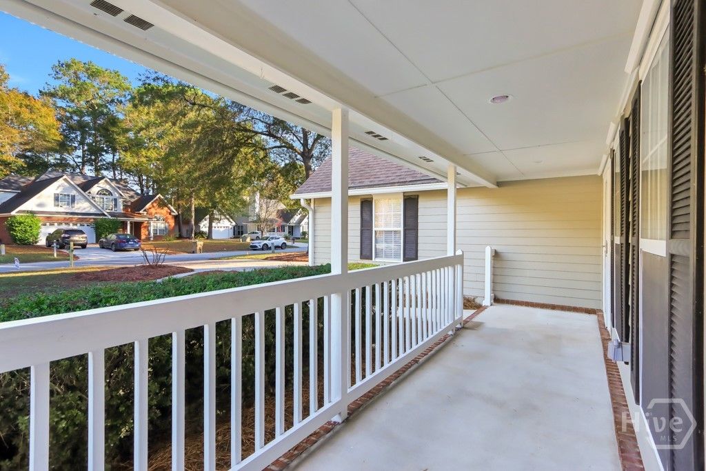 Image 4 of property listing at 114 Egrets Way Lane, Richmond Hill, GA 31324