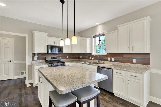 614 W PINE ST, Leesport, PA 19533