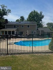 100 KNICKERBOCKER DR, Belle Mead, NJ 08502