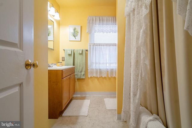 250 HUNTINGTON DR, Mountville, PA 17554