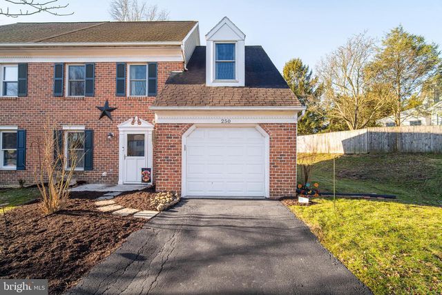 250 HUNTINGTON DR, Mountville, PA 17554