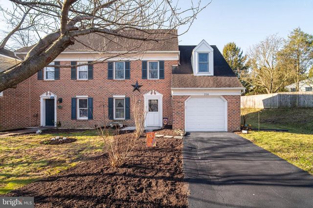 250 HUNTINGTON DR, Mountville, PA 17554