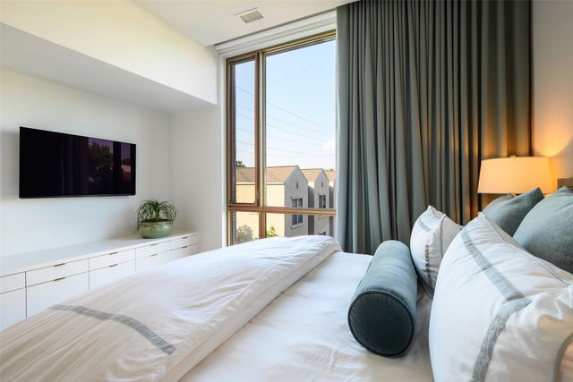 4205 Buena Vista Street 302, Dallas, TX 75205