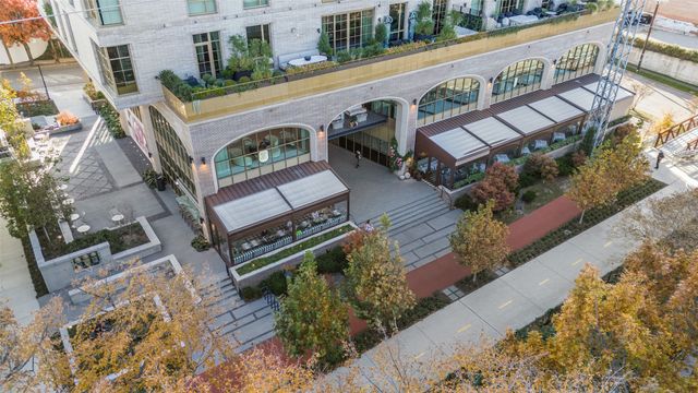 4205 Buena Vista Street 302, Dallas, TX 75205