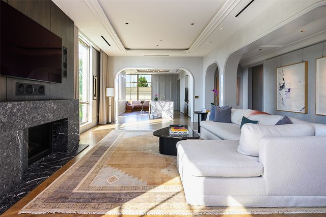 4205 Buena Vista Street 302, Dallas, TX 75205