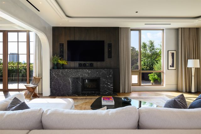 4205 Buena Vista Street 302, Dallas, TX 75205