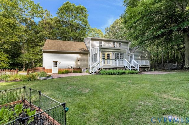 6009 Studley Woods Dr, Hanover, VA 23069