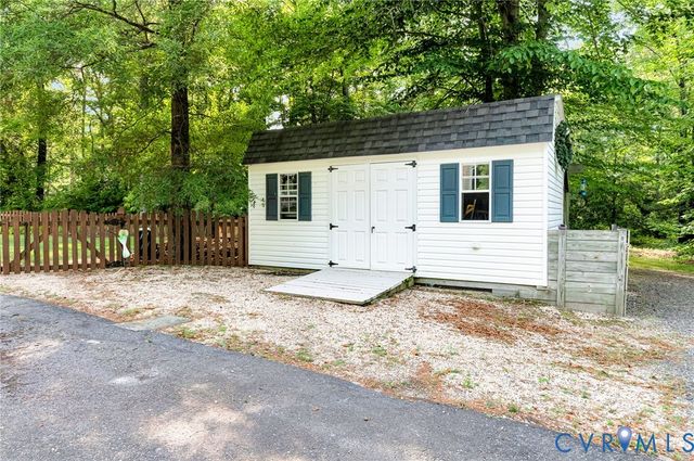 6009 Studley Woods Dr, Hanover, VA 23069
