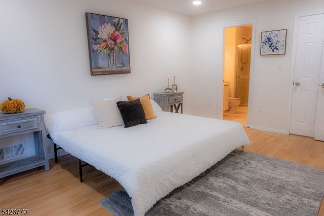 8 Amethyst Way 8, Franklin Twp., NJ 08823