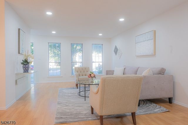 8 Amethyst Way 8, Franklin Twp., NJ 08823