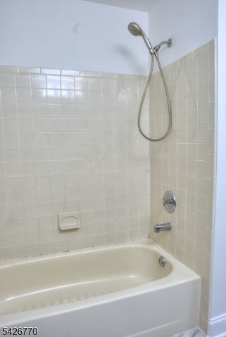 8 Amethyst Way 8, Franklin Twp., NJ 08823