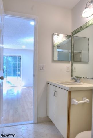 8 Amethyst Way 8, Franklin Twp., NJ 08823