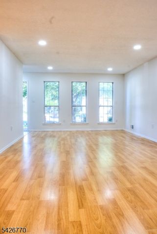 8 Amethyst Way 8, Franklin Twp., NJ 08823