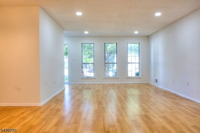 8 Amethyst Way 8, Franklin Twp., NJ 08823