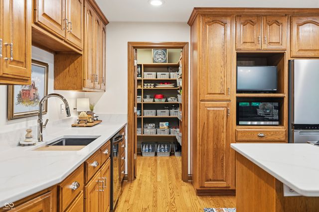 6012 Timberbend Drive, Avon, IN 46123