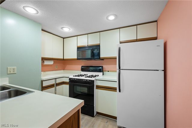 2141 Pinebrook Trail, Cuyahoga Falls, OH 44223