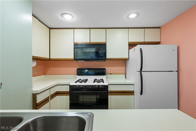 2141 Pinebrook Trail, Cuyahoga Falls, OH 44223