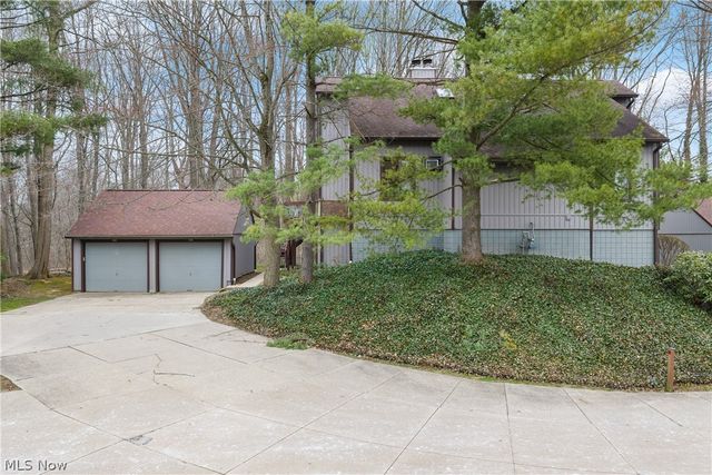 2141 Pinebrook Trail, Cuyahoga Falls, OH 44223