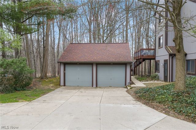 2141 Pinebrook Trail, Cuyahoga Falls, OH 44223