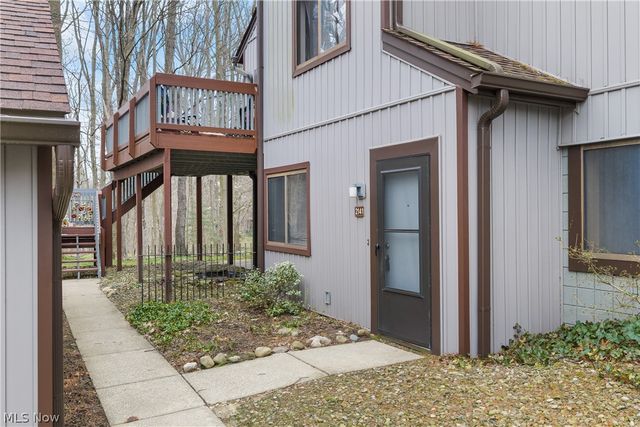 2141 Pinebrook Trail, Cuyahoga Falls, OH 44223