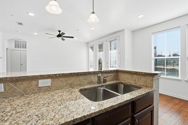 950 Henderson Street 1214, Fort Worth, TX 76102