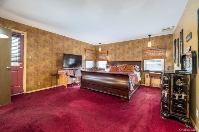 136 Greenway Road, Lido Beach, NY 11561