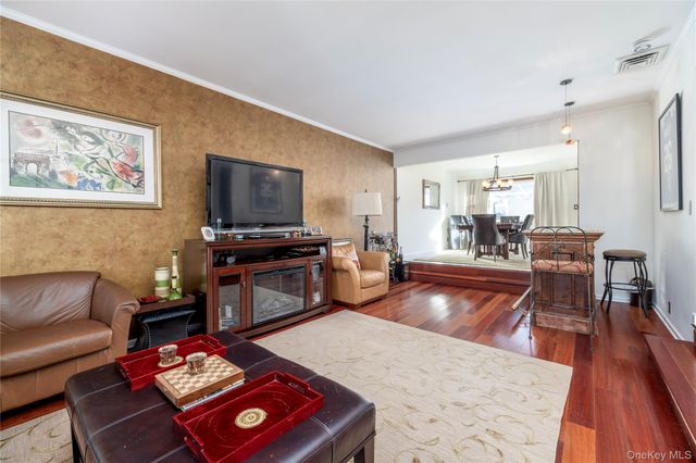 136 Greenway Road, Lido Beach, NY 11561