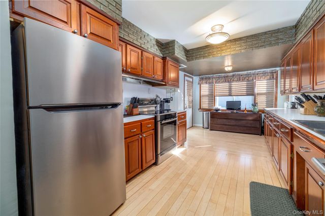 136 Greenway Road, Lido Beach, NY 11561