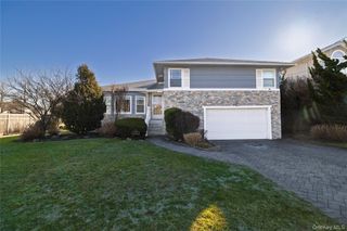136 Greenway Road, Lido Beach, NY 11561