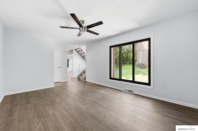 7438 N 55 Plaza, Omaha, NE 68152