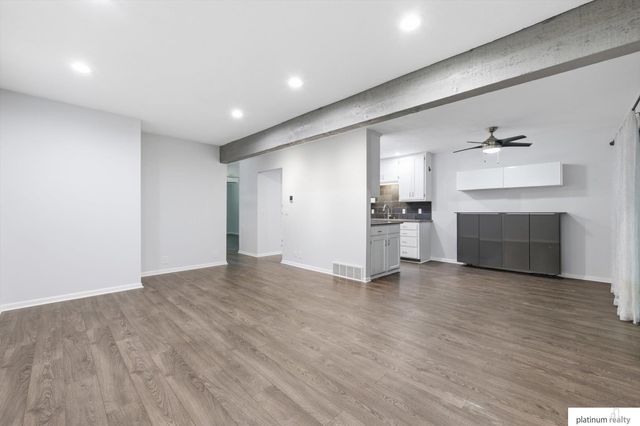 7438 N 55 Plaza, Omaha, NE 68152