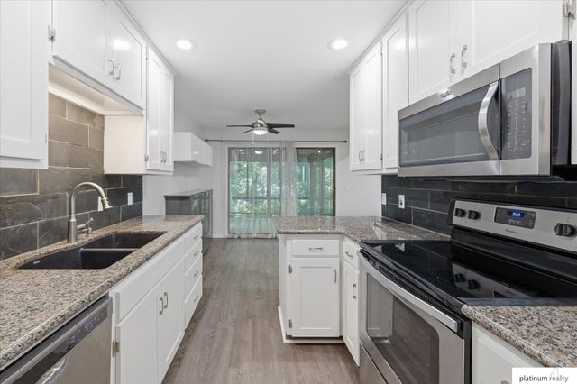 7438 N 55 Plaza, Omaha, NE 68152