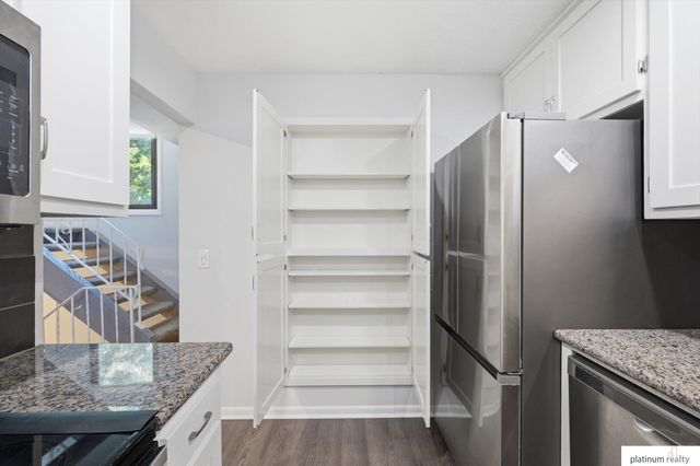 7438 N 55 Plaza, Omaha, NE 68152