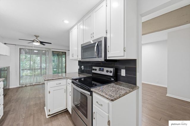 7438 N 55 Plaza, Omaha, NE 68152