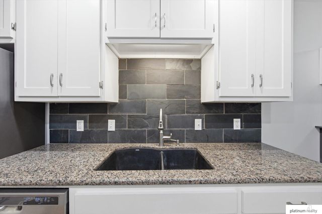 7438 N 55 Plaza, Omaha, NE 68152