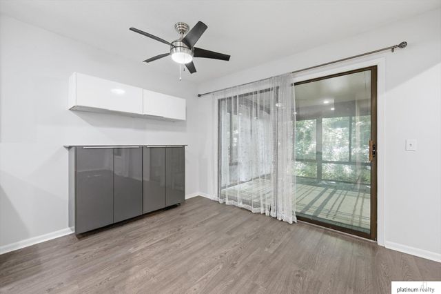 7438 N 55 Plaza, Omaha, NE 68152