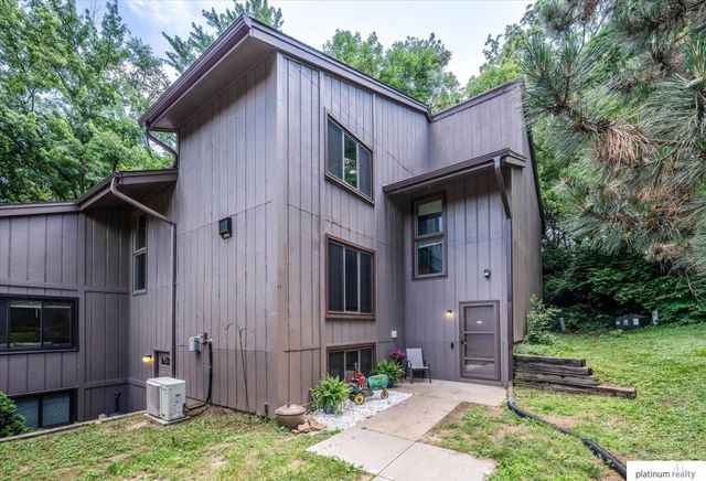 7438 N 55 Plaza, Omaha, NE 68152