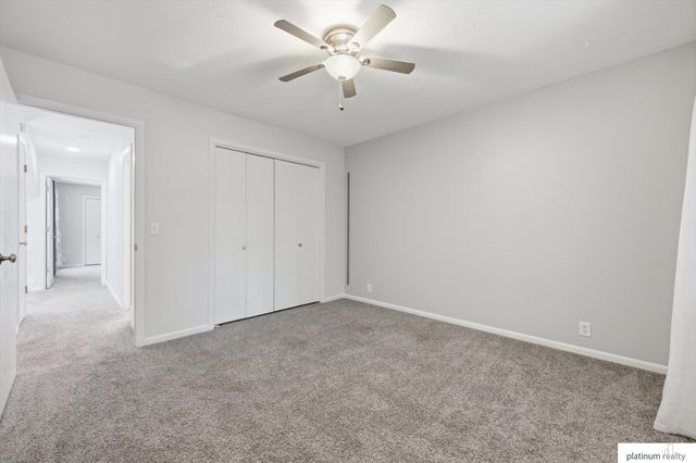 7438 N 55 Plaza, Omaha, NE 68152