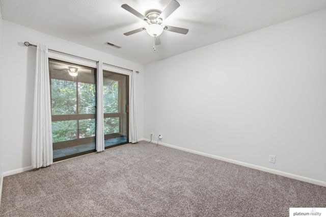 7438 N 55 Plaza, Omaha, NE 68152