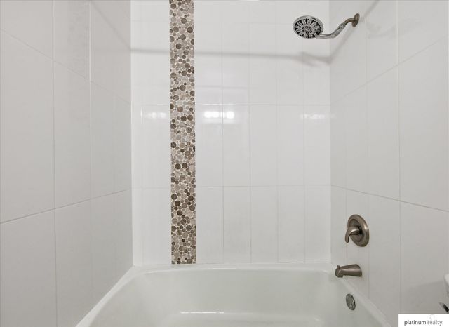7438 N 55 Plaza, Omaha, NE 68152