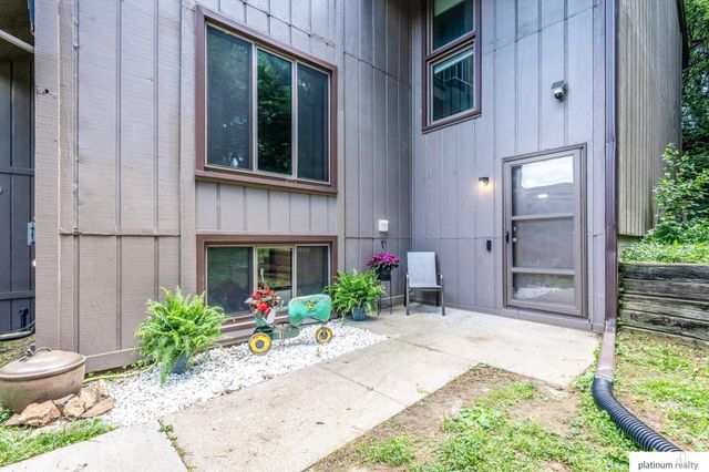 7438 N 55 Plaza, Omaha, NE 68152