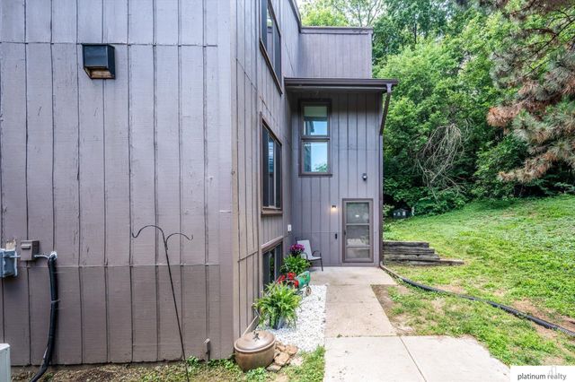7438 N 55 Plaza, Omaha, NE 68152