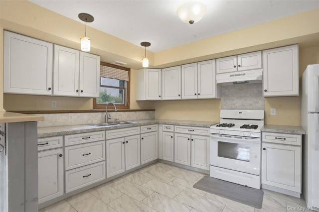 902 Albany Post Road, New Paltz, NY 12561