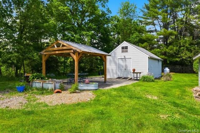 902 Albany Post Road, New Paltz, NY 12561