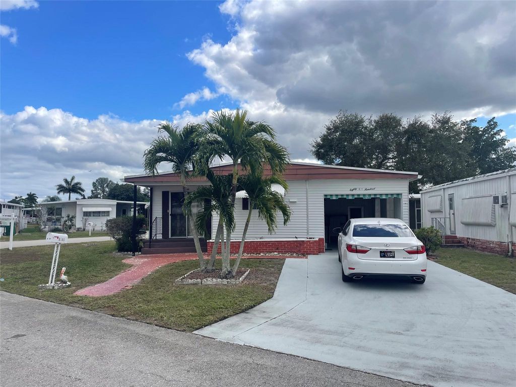 8500 SW 21st Court, Davie, FL 33324