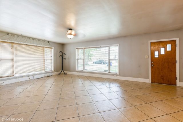 4340 Elm Avenue, Lyons, IL 60534